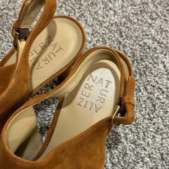 Naturalizer Women’s Margo Brown Faux Suede Slingback Pump Size 9W - Picture 4 of 5